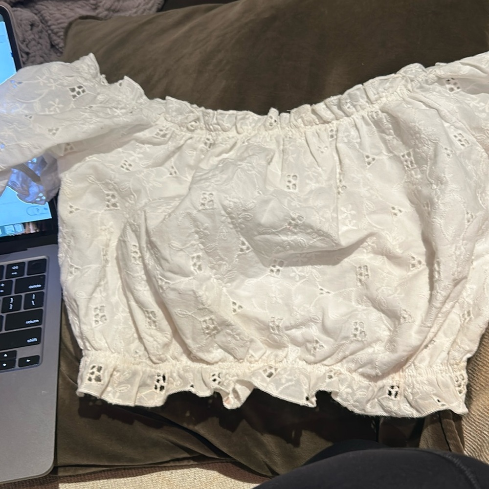 White eyelet off the shoulder cropped love tree blouse. Size Large